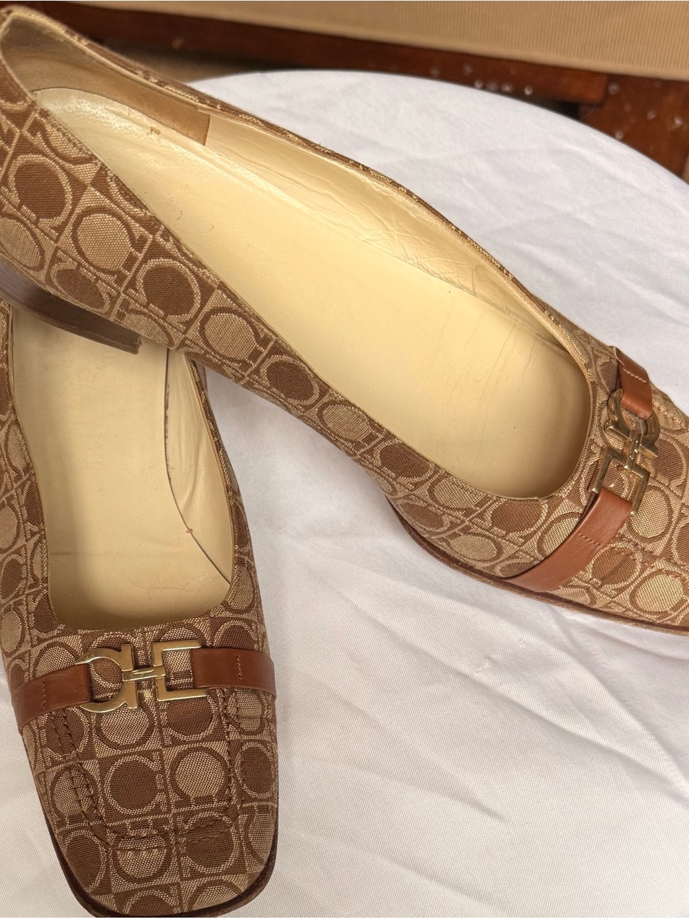 Salvatore Ferragamo Brwn Logo Jacquard Flat w Leather Trim MAKE AN OFFER 25%Off